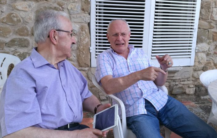 El dia de sant Joan a Vilademires parlant d'art amb el pintor Xavier Cabanach.